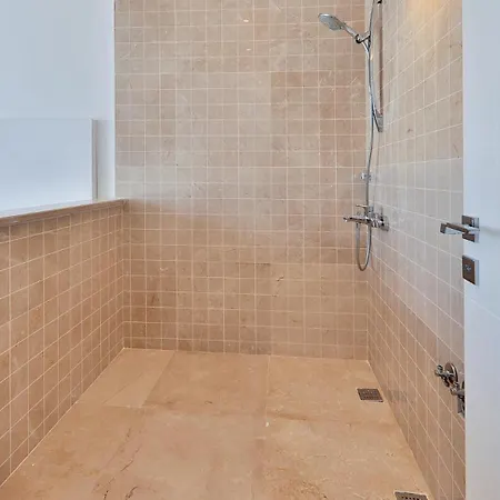 1 Bedroom Seaview 3m Drive To The Center *